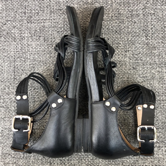 You by Crocs black leather sandals with buckle ankle strap - Picture 4 of 7